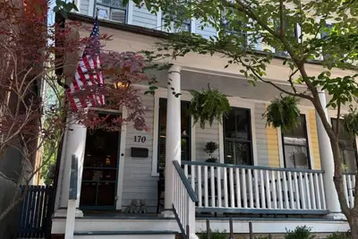 Image de Heart of Downtown Annapolis -- History In Style Next to City Dock, Main Street