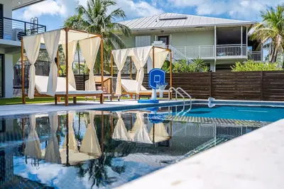 Image de Waterfront Luxe Pool, Hot Tub, Theater, Games and More!