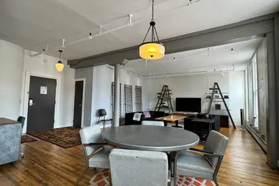 Image de 2 Bedroom Modern Loft in Heart of Downtown Medina with Elevator
