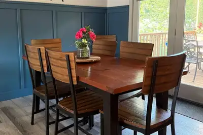 Image de Near Lake Mi- Weko Beach | Lakeshore Wine Trail | Magical Backyard