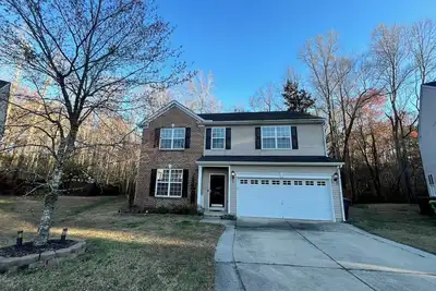 Image de 4-Bedroom House in charming Raleigh near Coastal Credit Union Music Park!