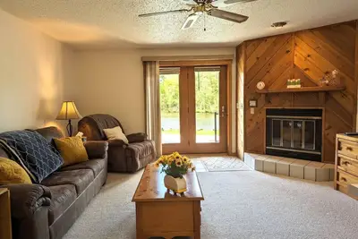 Image de 1br UpperDells Riverfront: Jacuzzi, Pool & Hot Tub