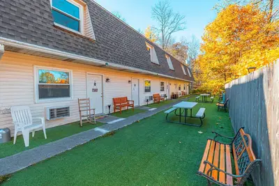 Image de 2 Townhomes near Hiking & Fun! *Fireplace*Patio*