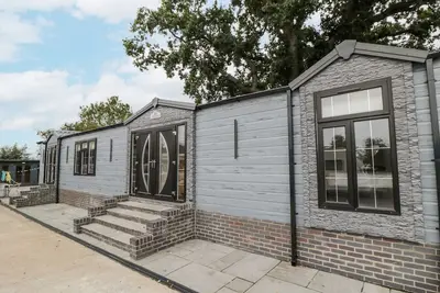 Image de The Cabin, pet friendly, with hot tub in Thornton Dale