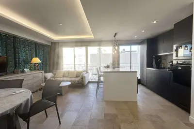 Image de Sainte Maxime : Appartement 3 Pièces Climatisé avec Parking Face au Port