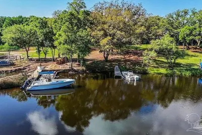 Image de Welcome to our 2br home, Waterfront!