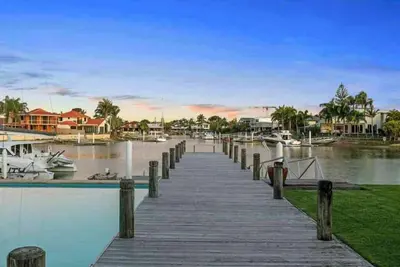 Image de Minyama Magic - Waterfront Stay with Pool & private 12m Pontoon