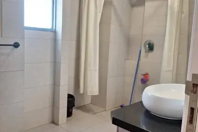 Image de Marvelous 3-Br apartment in center of Karachi.