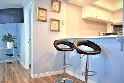 Image de Cozy 2br in downtown Richmond/Free Pkg/Cozy two bedrooms across Richmond Centre