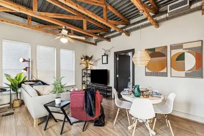 Image de The Zircon: 2bd & Unique Style in the heart of Fw!