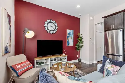 Image de Poetic 1bd: Ground Lvl, Comfy, Stylish & Centered!