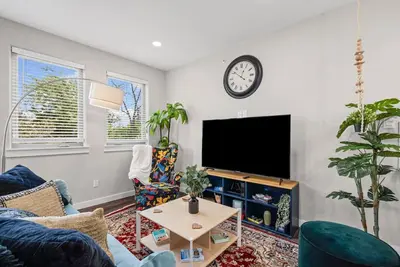 Image de The Ruby: 2bd In the Heart of Fw, Cool & Spacious!