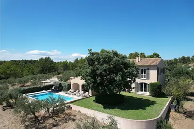 Image de Villa climatisée piscine chauffée vue Alpilles Mouries