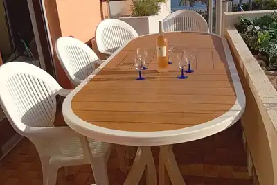 Image de Appartement central de 3 pièces au 4ème étage, vue sur la mer, à 30m de la plage