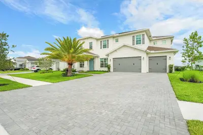 Image de Spacious 5-bedroom 4. 5 Bath, Brand New Lake house, 5- 6 months rentals Preferred