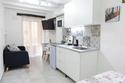 Image de Aurora House Suite offers accommodation 100 meters from Beach.