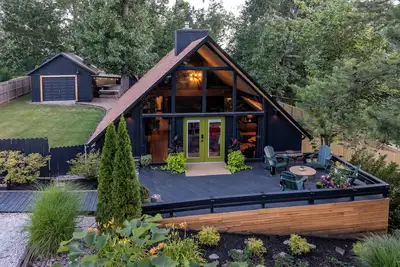 Image de Modern A-Frame Cottage • Hot Tub • Beaver Lake Retreat