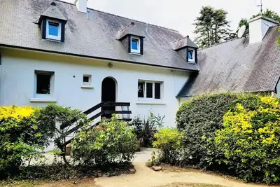 Image de Grande maison familiale à la campagne dans un grand parc arboré