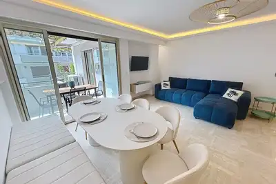 Image de Cannes Rue d'Antibes 1 mn, vaste 3 chambres 2 bains avec terrasse d'angle.