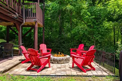 Image de Secluded 4br Cabin | Hot Tub, Pool Table, Arcade