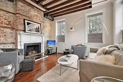 Image de Charming, historical downtown home