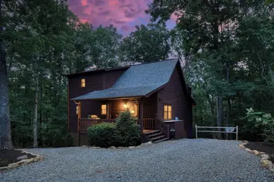 Image de S’more Fun - Pets, fenced yard, close to downtown