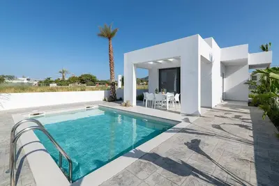 Image de Salty Sun 4 - Deux Chambres Villa, Couchages 5