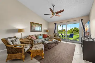 Image de Sunny Isla del Sol Escape with Private Balcony #222