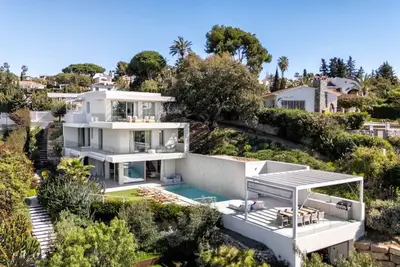 Image de Luxury New Villa Alma- 5bdr, Pool, Garden, Parkin