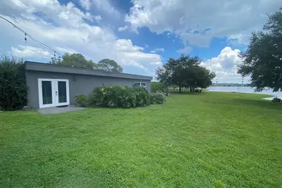 Image de Private Lakefront Cottage, Bright, Peaceful, and Perfect for a Relaxing Escape.