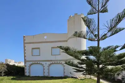 Image de Vacation home (10 people) for families with pool, garden, roof terrace, close to the beach
