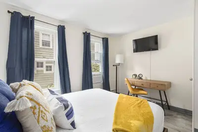 Image de The Beverly | Queen 1-Bedroom Apartment | w/ Kitchen & Free Parking