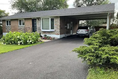 Image de Entre Montréal et Tremblant, logement complet à proximité d3 tous les services.