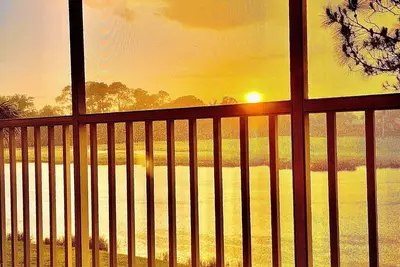 Image de Spacious 2br 2ba – Golf & Water Views, Private Guest Area + Office