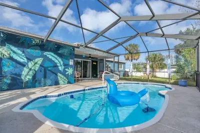 Image de Blue Oasis Retreat – 3br/2ba w/ Private Pool & Outdoor Fun