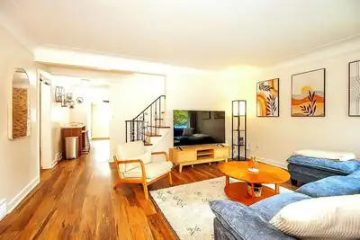Image de 4-Br Luxe Retreat: Ac, Hot Tub, deck, sunroom, Xbox