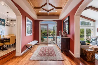 Image de Spacious and Serene Family Home with Pool in Gated Pacific Palisades community