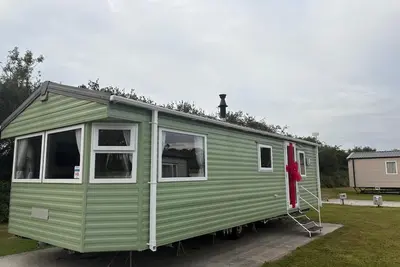 Image de Lovely caravan with decking at Newquay Holiday Park, Cornwall, ref 93008h