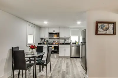 Image de 2 Mi to Usc Campus: Peaceful Apartment w/ Yard