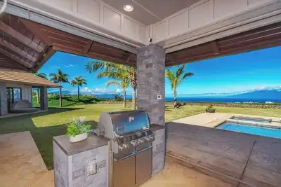 Image de Serenity Meets Sophistication: Secluded Maui Estate with Sweeping Views & Heated Pool
