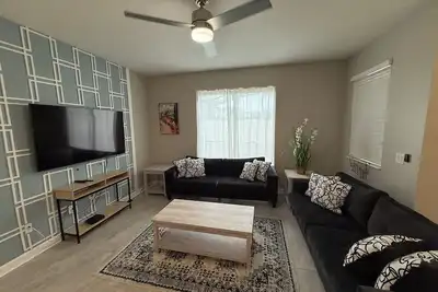 Image de Spacious 4-bedroom townhome, 2 country club access in charming Four Corners