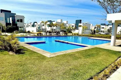 Image de Private jacuzzi and pool 2 level house