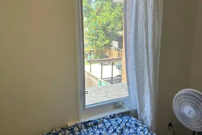 Image de Charming 2-bedroom house in enchanting Toronto with Ac.