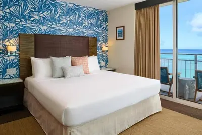 Image de Oceanfront View Junior Suite | Kaimana Beach Hotel | Right on the Sand