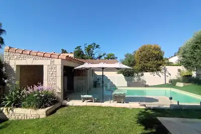 Image de Maison au charme intemporel, lumineuse, chaleureuse et entièrement équipée.