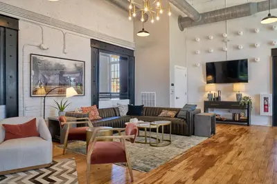 Image de Worker`s Paradise Steps from Dt Clayton