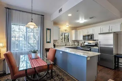 Image de Sedona \"Grasshopper\" Getaway! Discount!