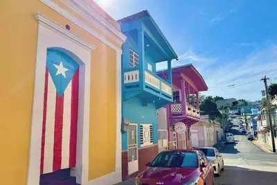 Image de 5. 8 Blue Casita w/ historic balcony