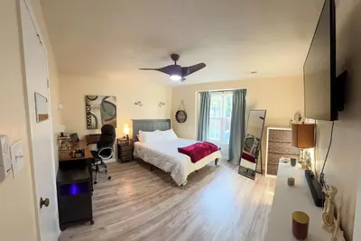 Image de Quiet 2br/1. 5ba Retreat w/ Fenced Yard, Firepit, & Fast WiFi – Central Norfolk