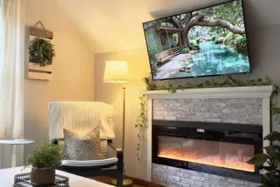 Image de Serene Country Loft | Sleeps 5